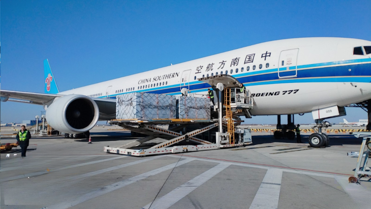 北京急件快递南方航空装机现场