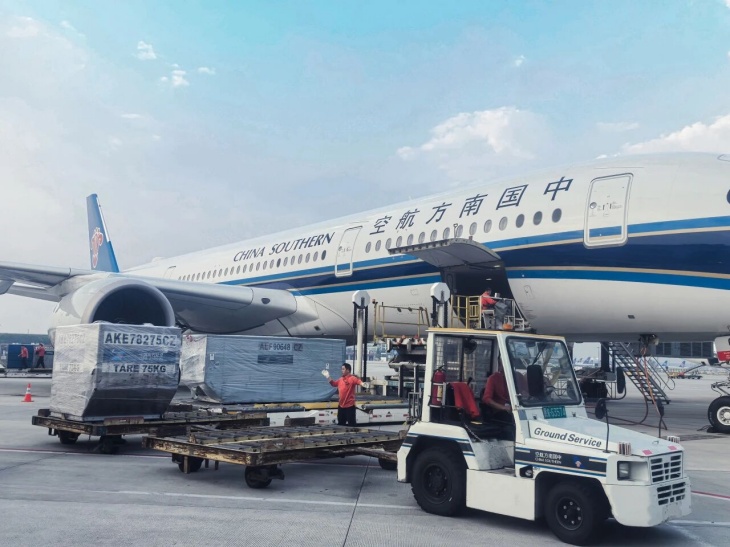 中国南方航空货运装机现场